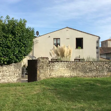 Tatil Evi Maison Charentaise Renovee Neuvicq-le-Château